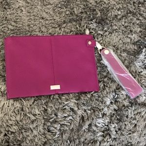 Stylish wristlet bag